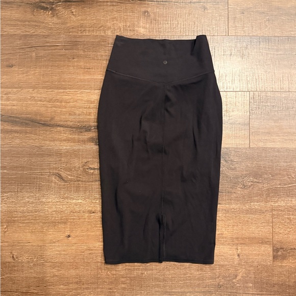 Lululemon | Nulu Slim-Fit HR Skirt - Picture 2 of 6
